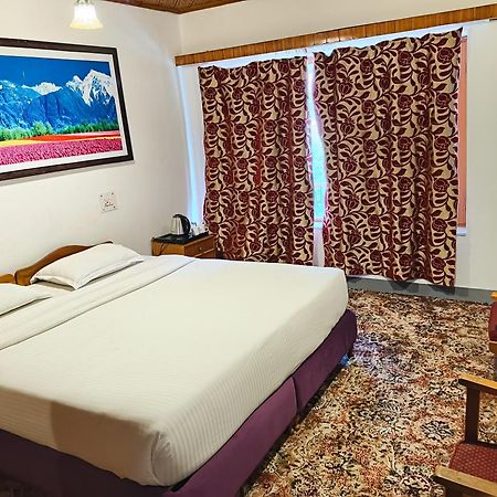 Hotel Season Palace Srīnagar 外观 照片